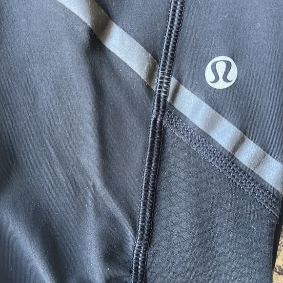 US4 Lululemon tight gym pants activewear, inseam 17” - excellent condition - Picture 6 of 12